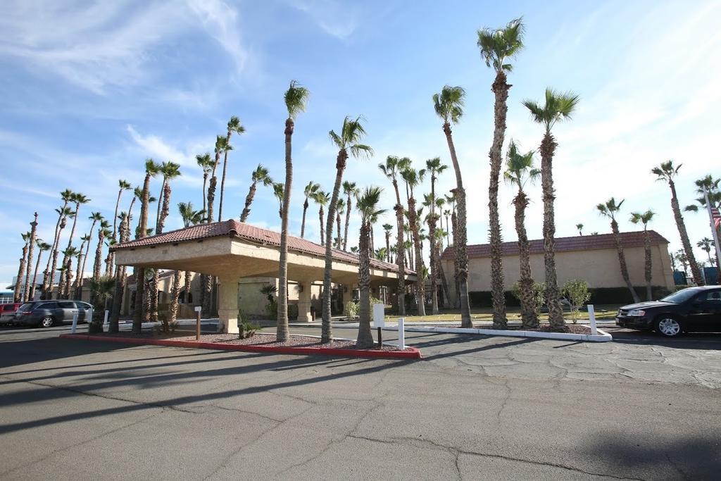 Ramada By Wyndham Yuma Motel Exterior photo