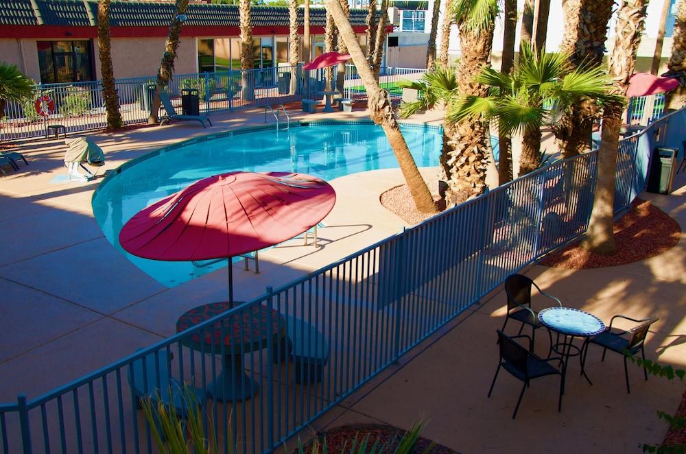 Ramada By Wyndham Yuma Motel Exterior photo