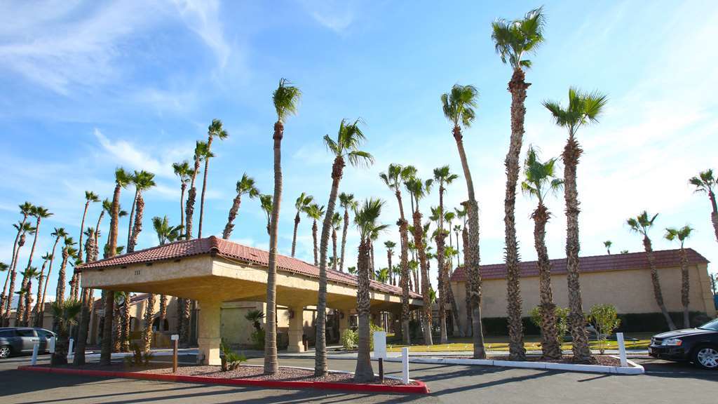 Ramada By Wyndham Yuma Motel Exterior photo