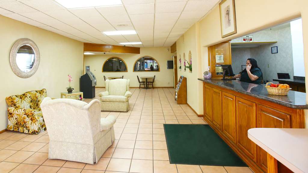 Ramada By Wyndham Yuma Motel Interior photo