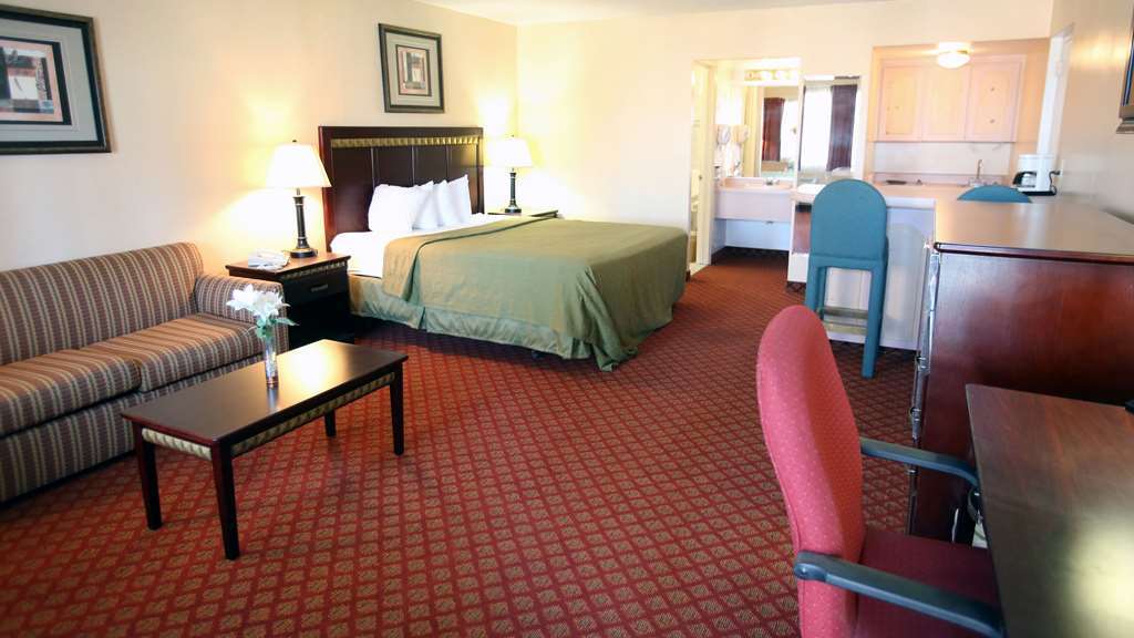 Ramada By Wyndham Yuma Motel Room photo