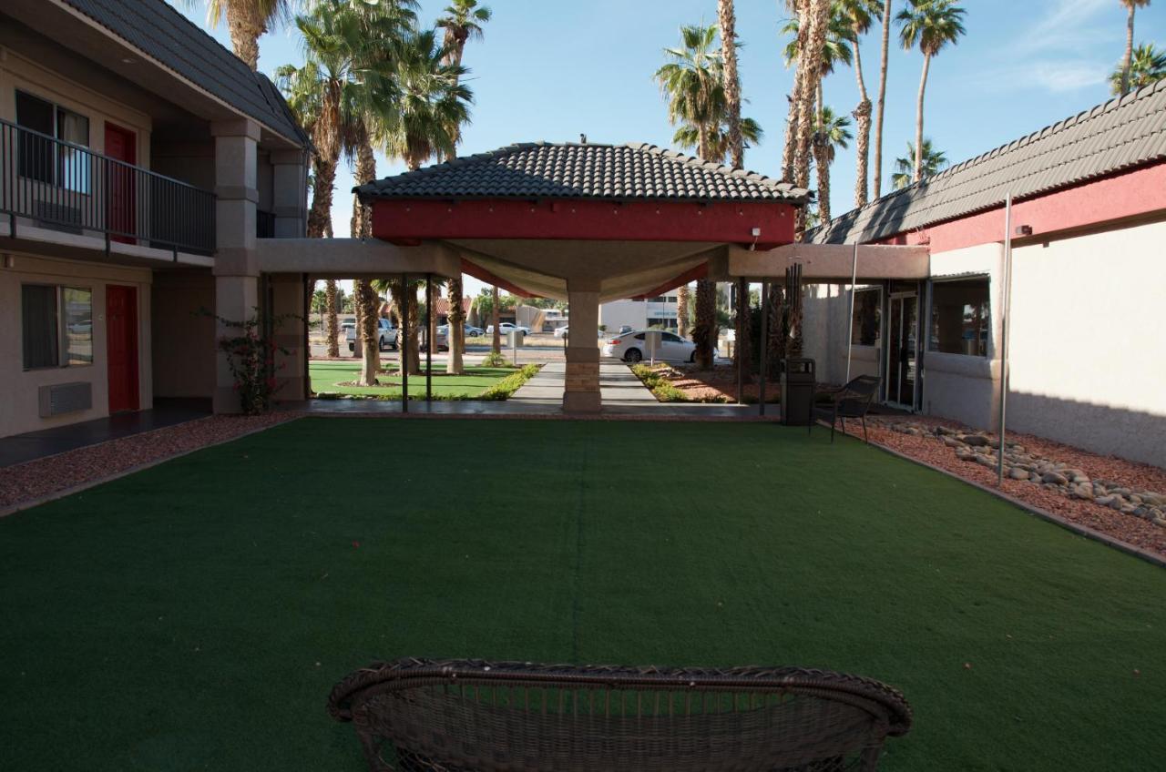 Ramada By Wyndham Yuma Motel Exterior photo