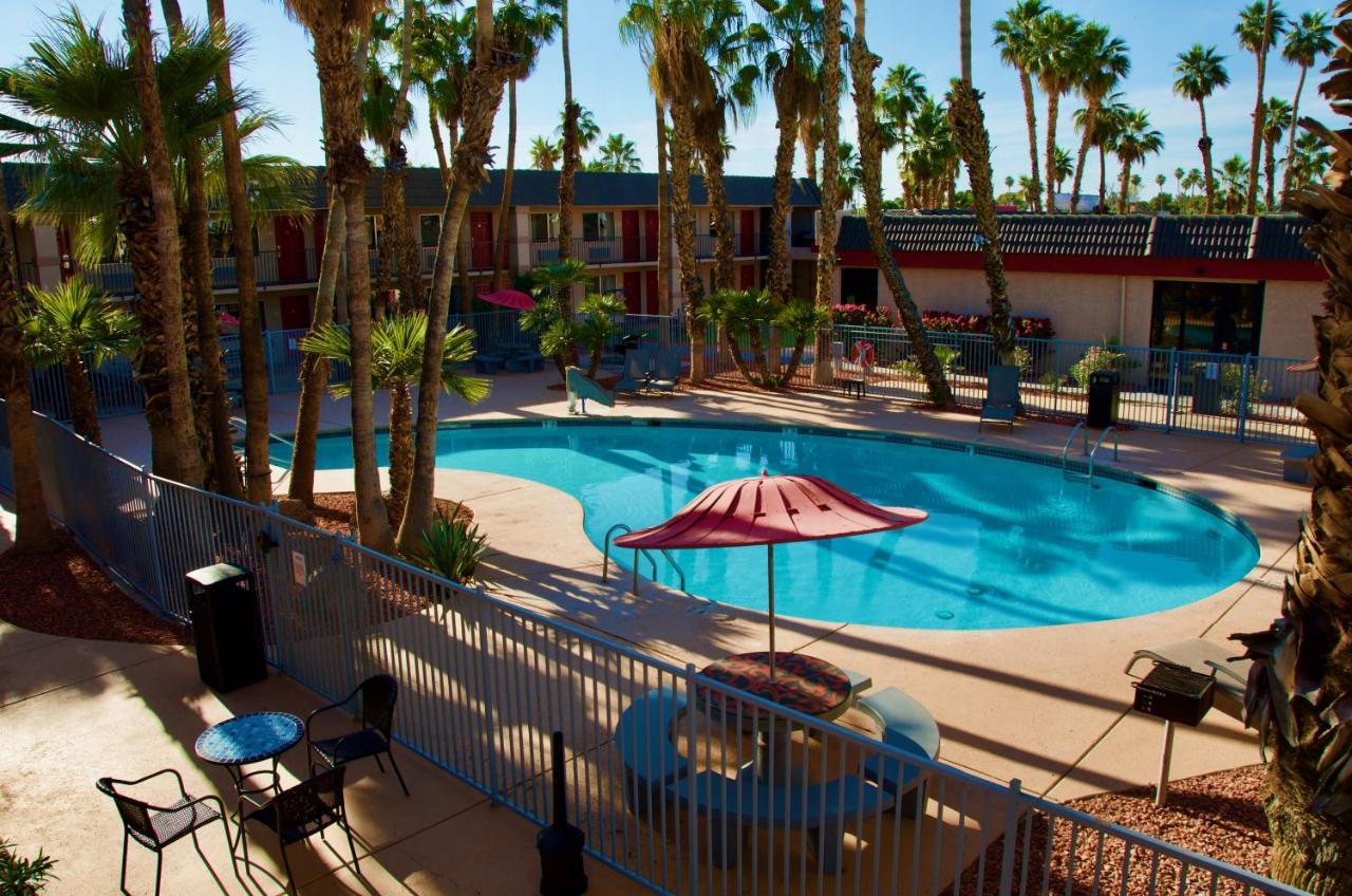 Ramada By Wyndham Yuma Motel Exterior photo